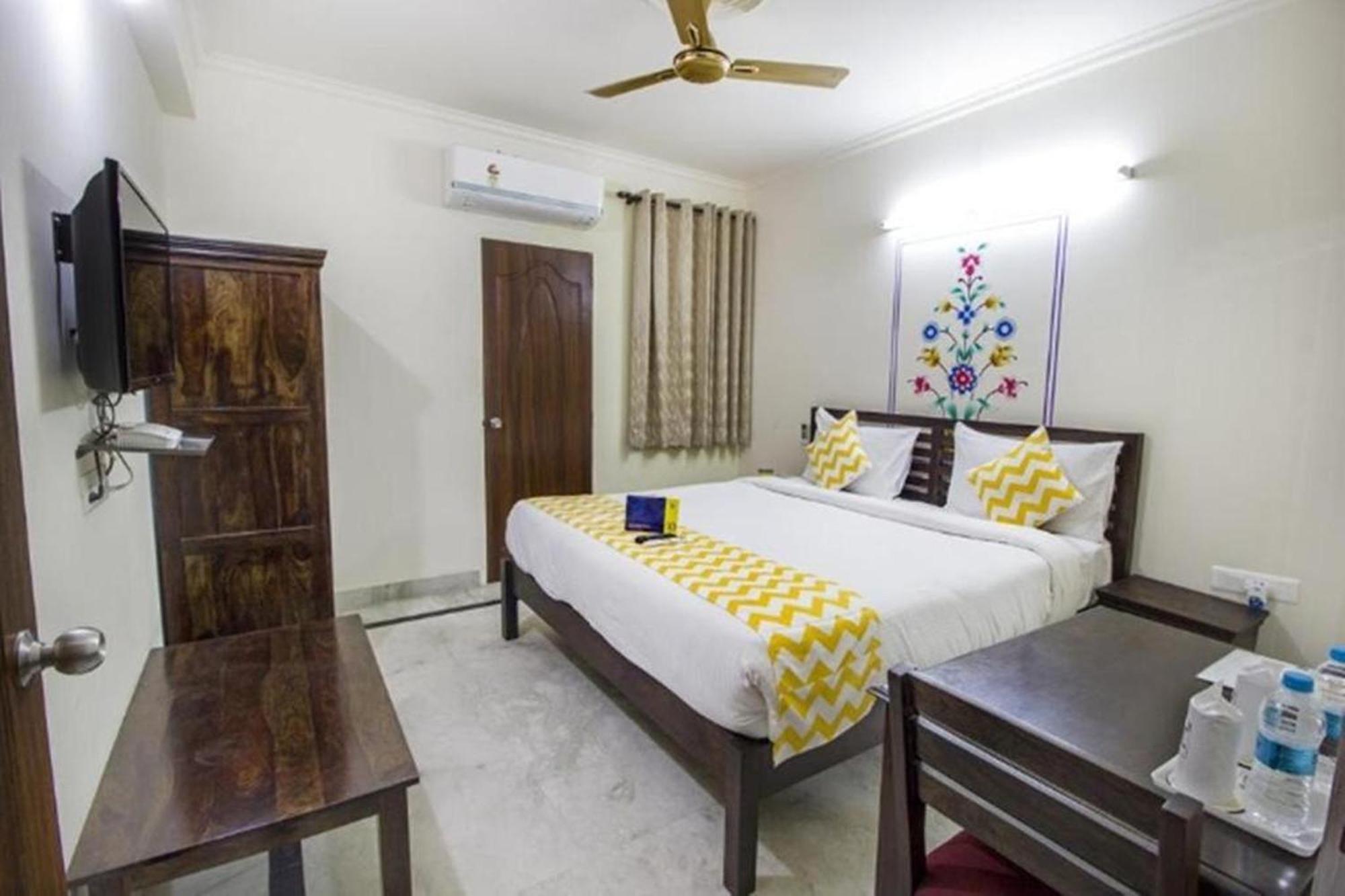 Hotel Dior Near Jal Mahal,