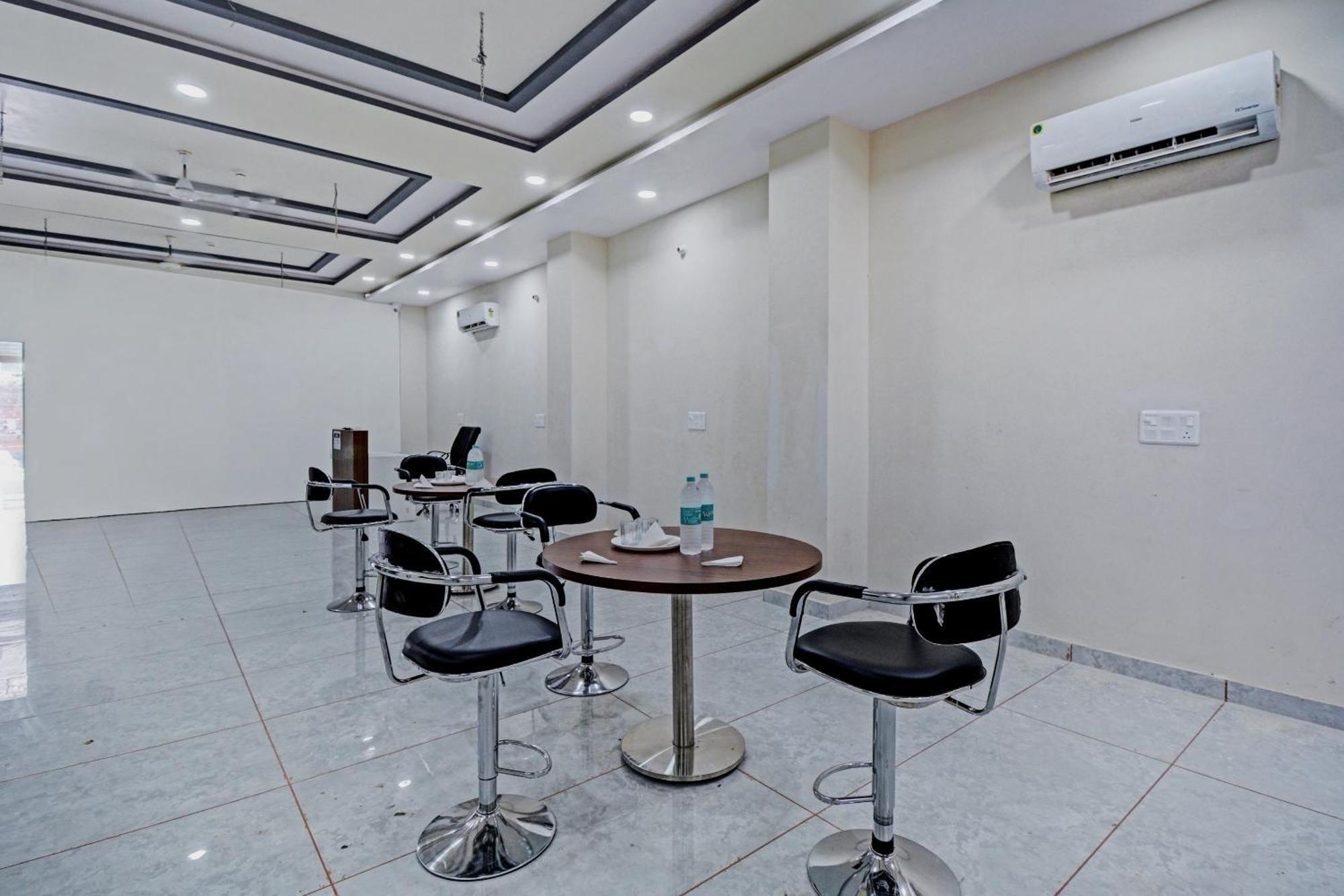 Hotel O Shree Govind