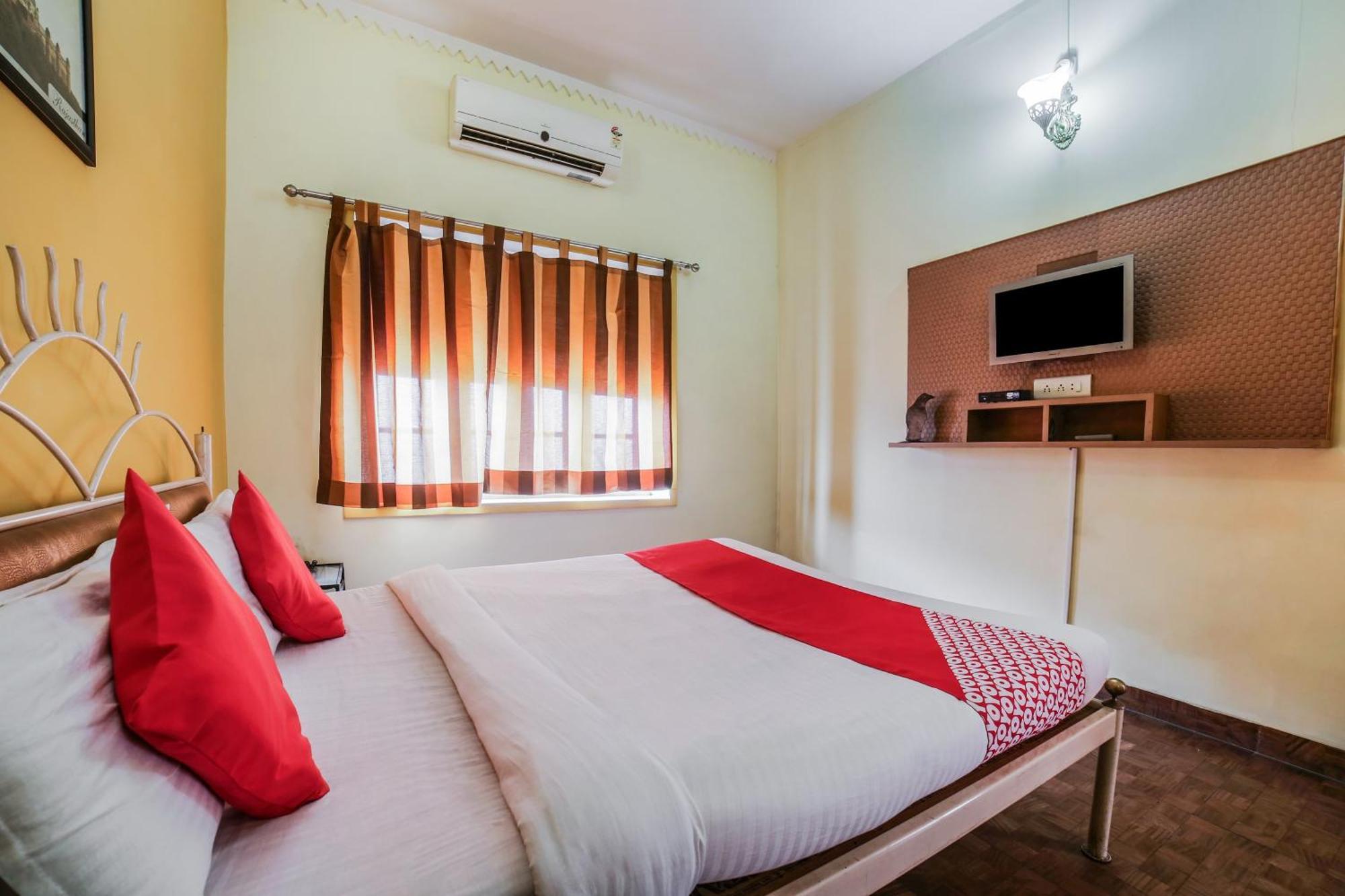 Collection O Golden Days Club Hotel 3*