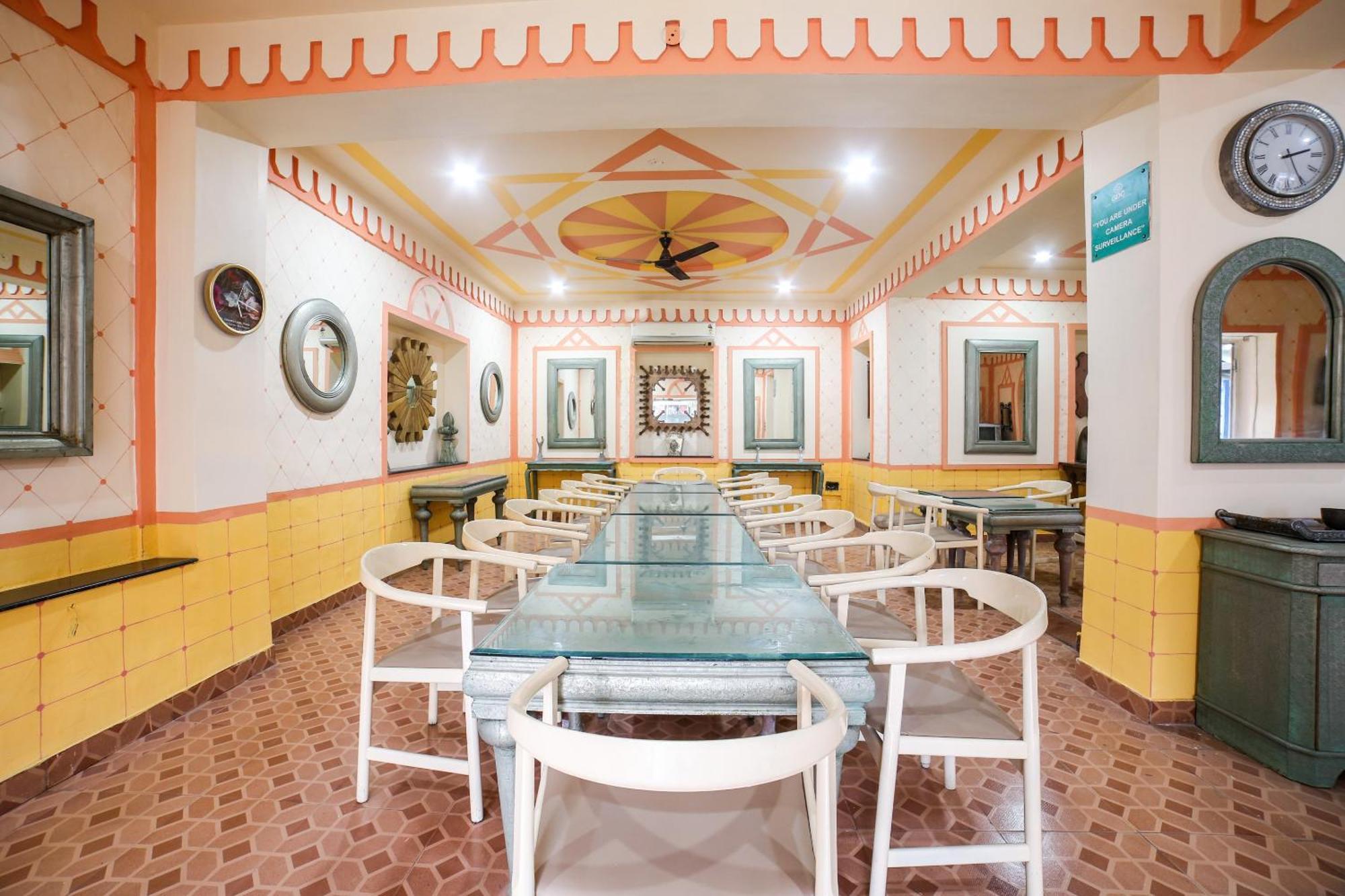 Collection O Golden Days Club Hotel 3*