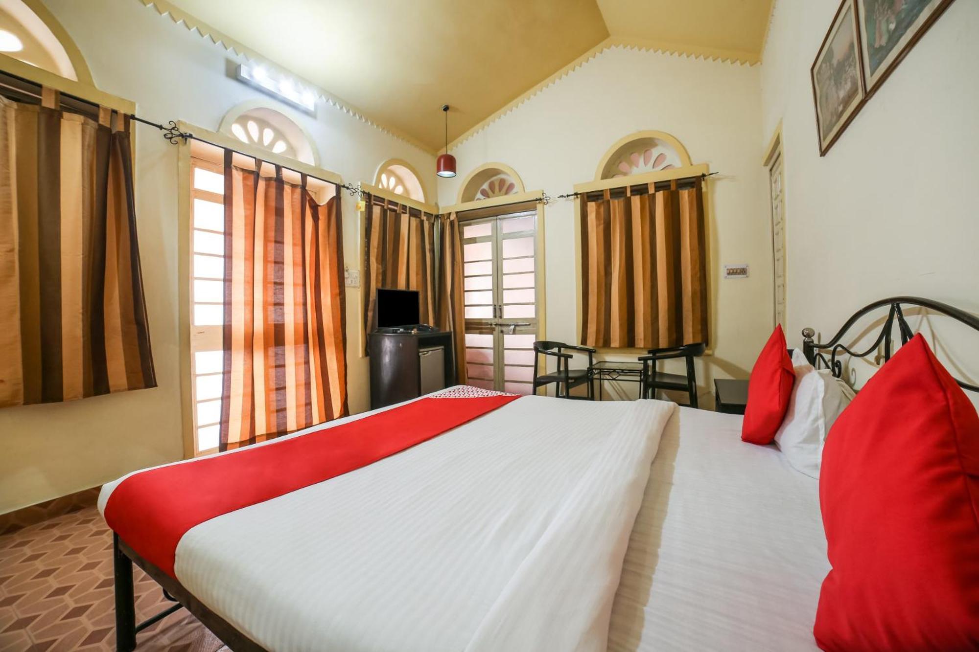 Collection O Golden Days Club Hotel 3*