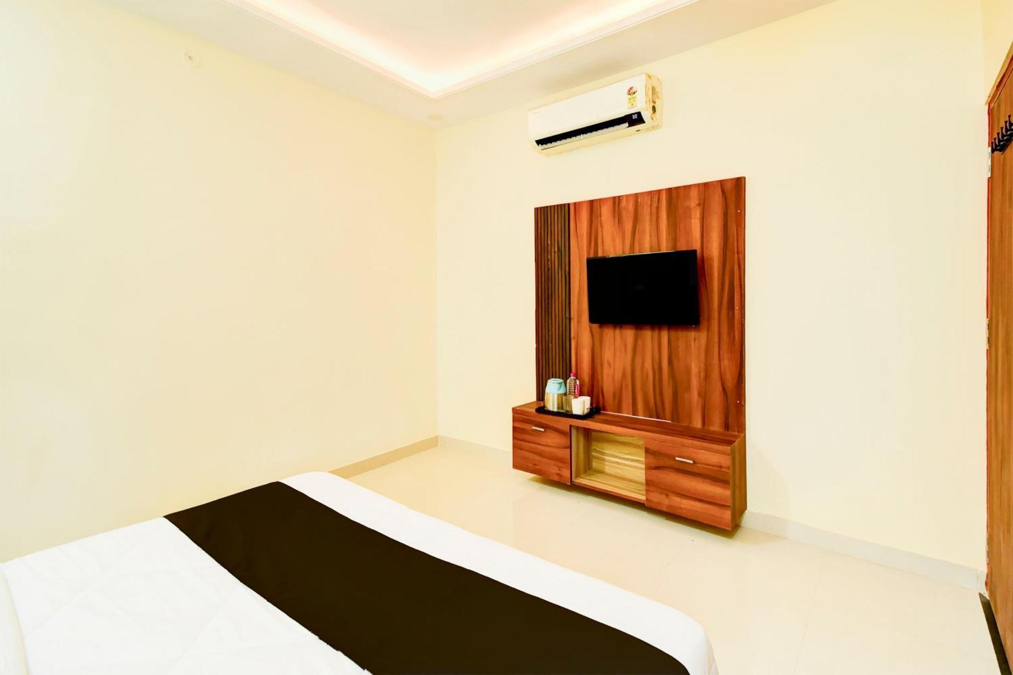 Super O Laxmi Nagar Jhotwara Formerly Ballyfin Retreat Hotel 3*