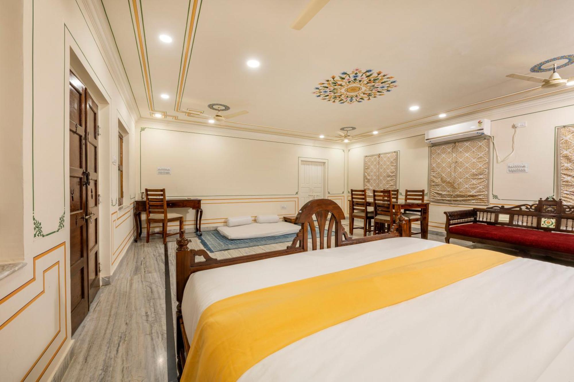 Raghunath Haveli - A Boutique