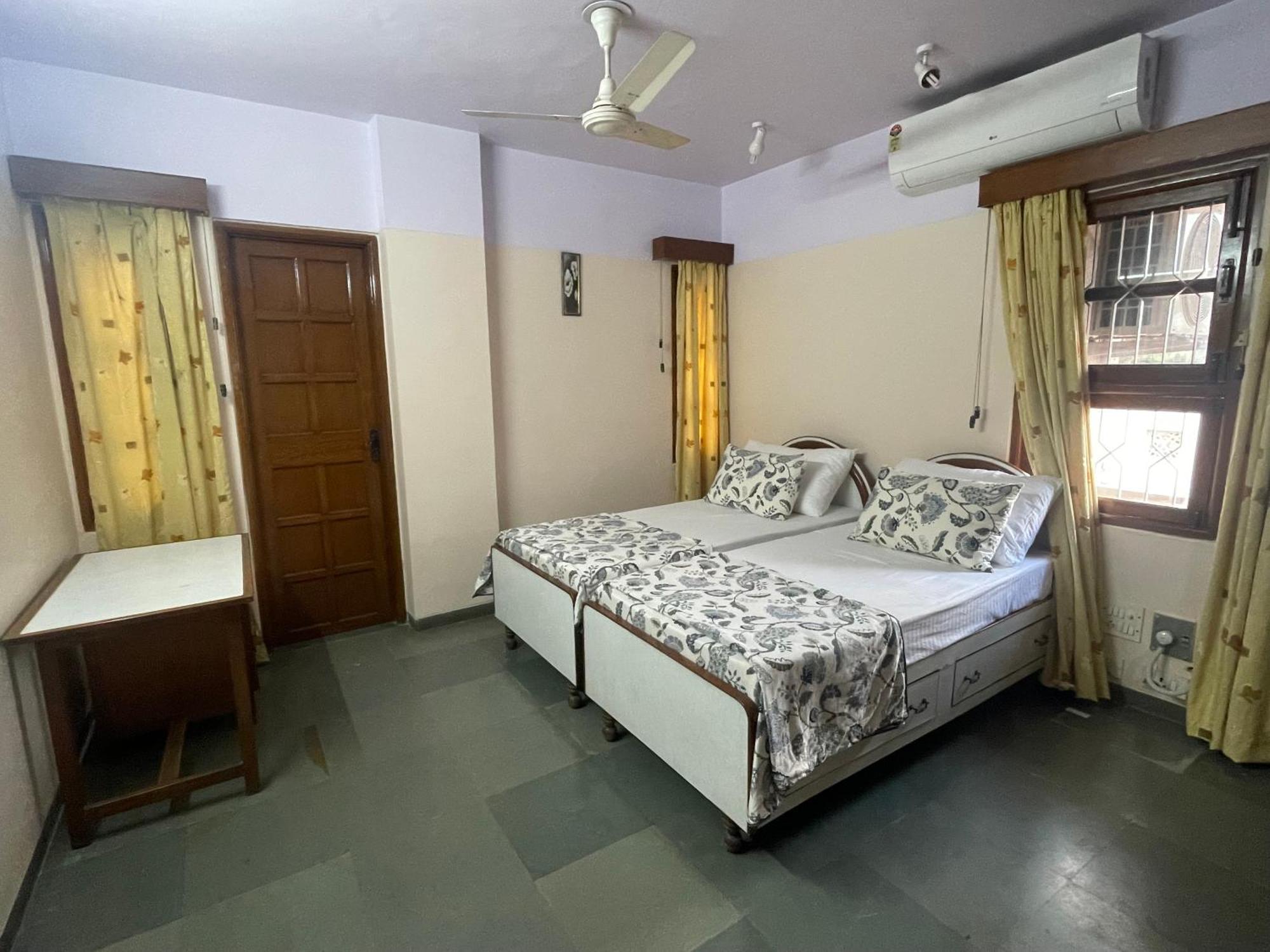 Aashvi Homes - 4bhk Apartment