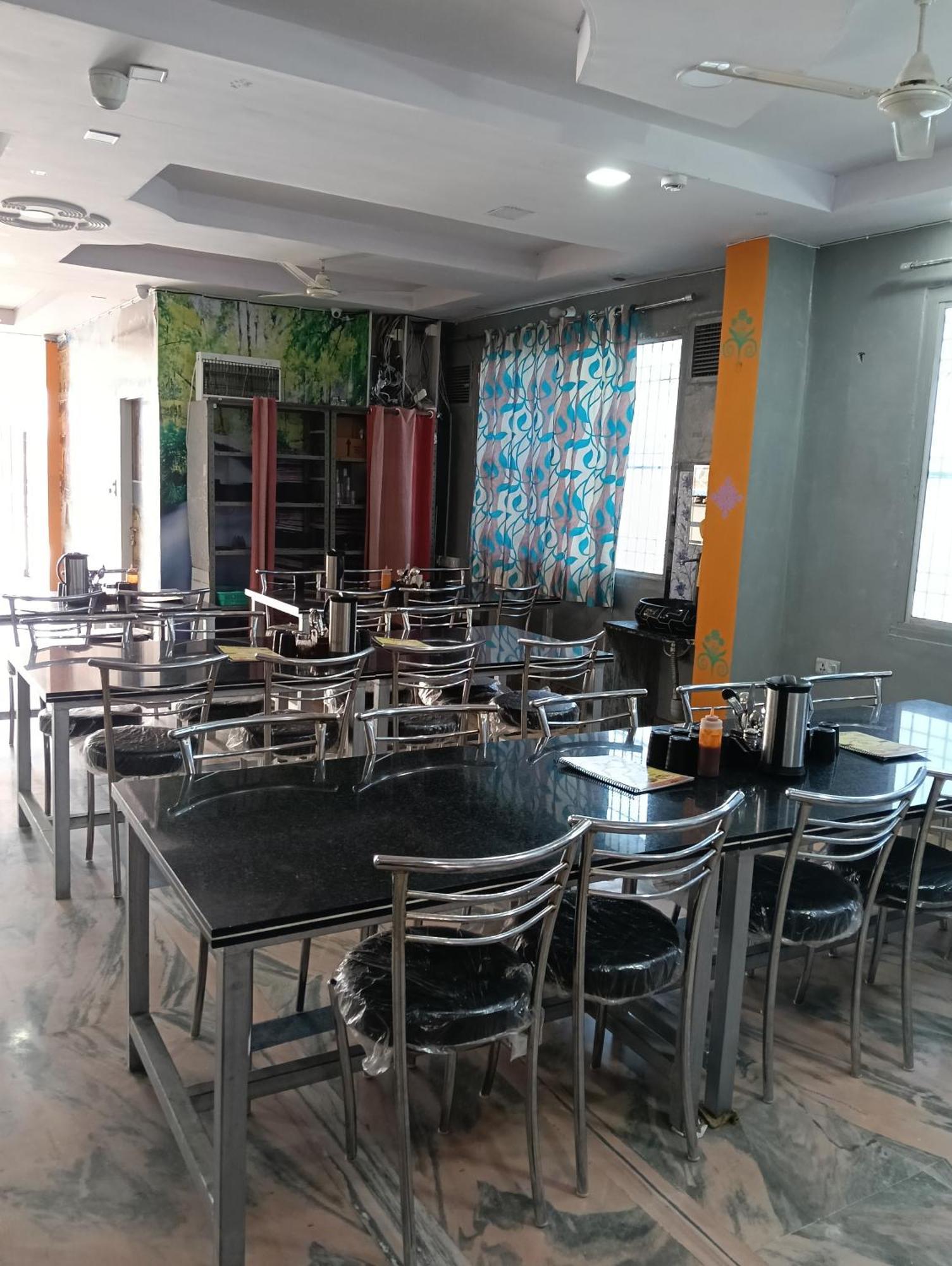 Prince And Restaurant Hotel Jaipur