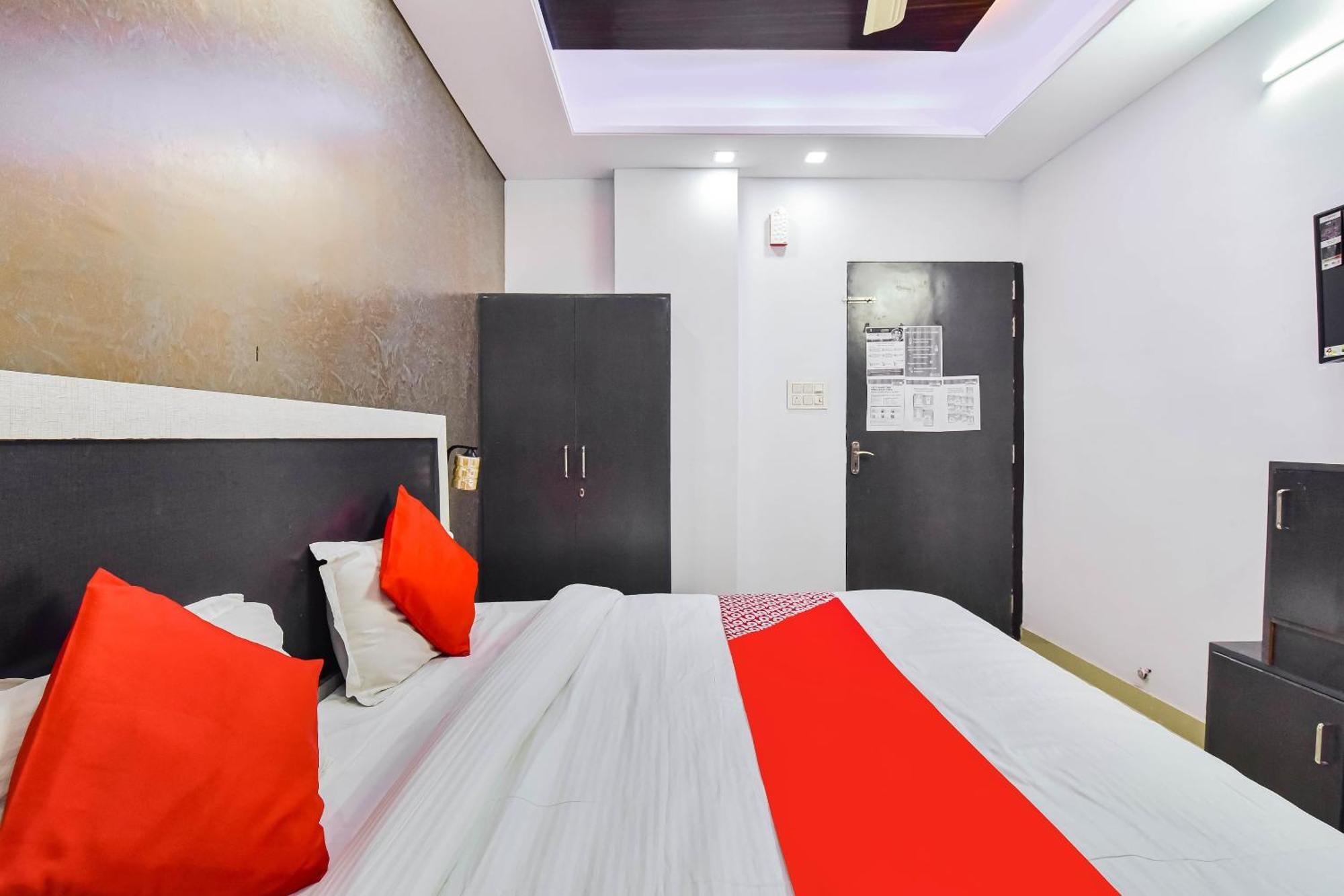 Collection O Vidhan Sabha Nagar Hotel *
