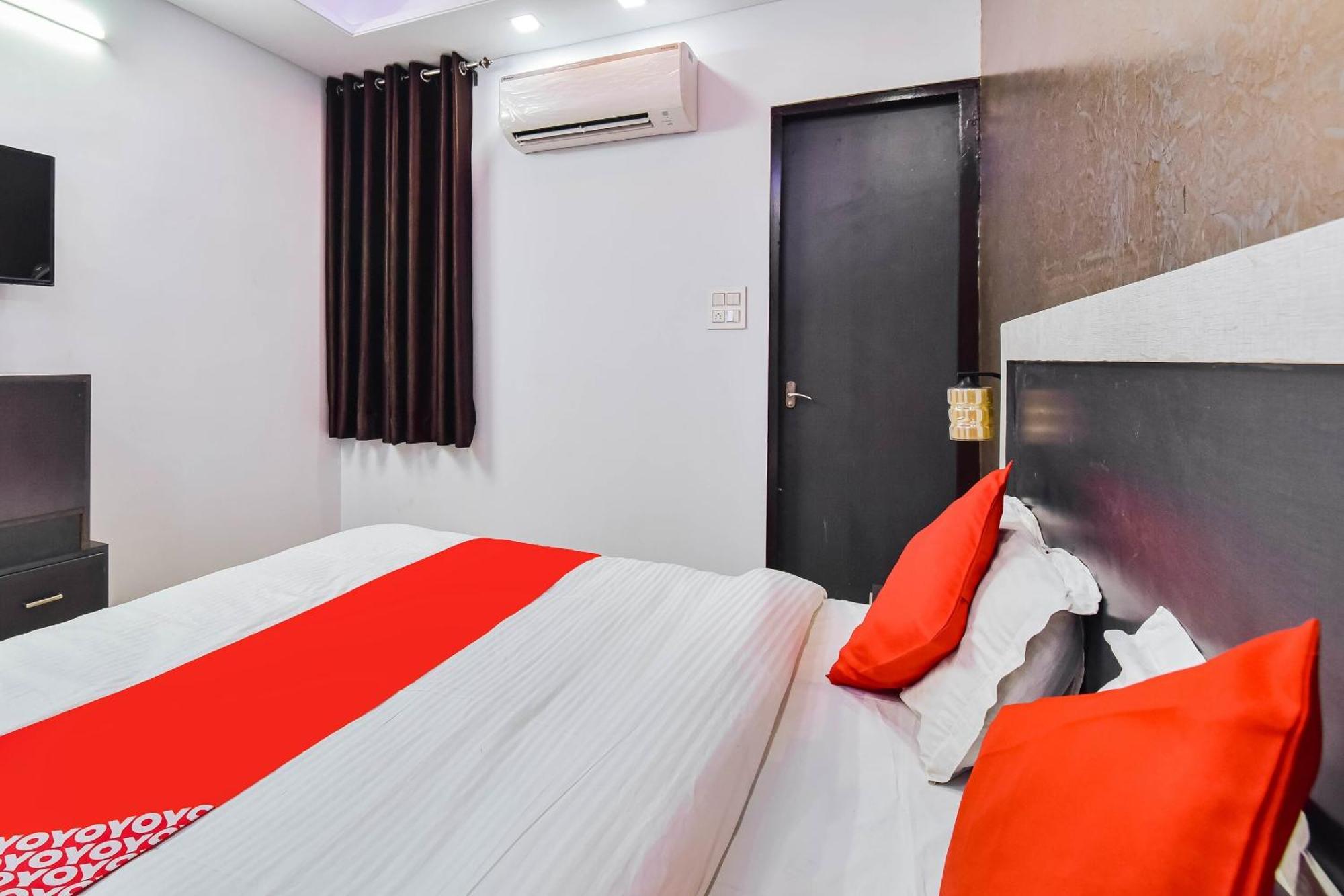 Collection O Vidhan Sabha Nagar Hotel *