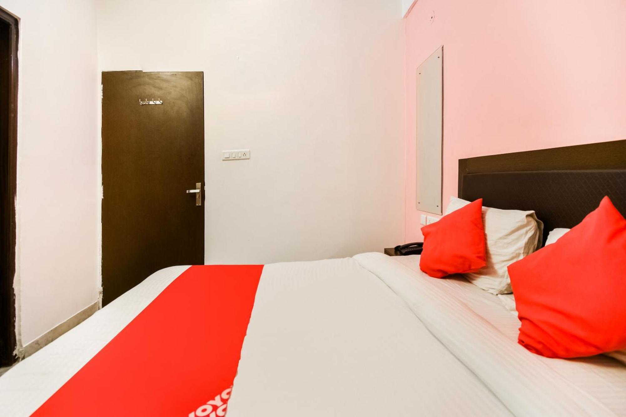 Hotel Collection O Shani Classic Jaipur
