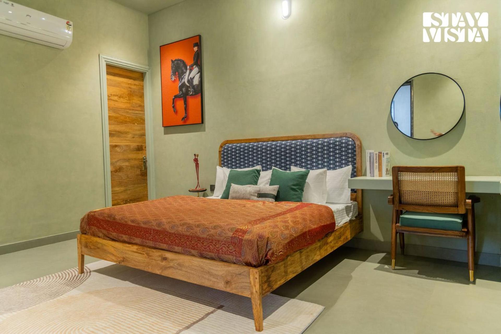 Villa Stayvista At Urban Escape - 2 Pools, Lawn & Wifi *