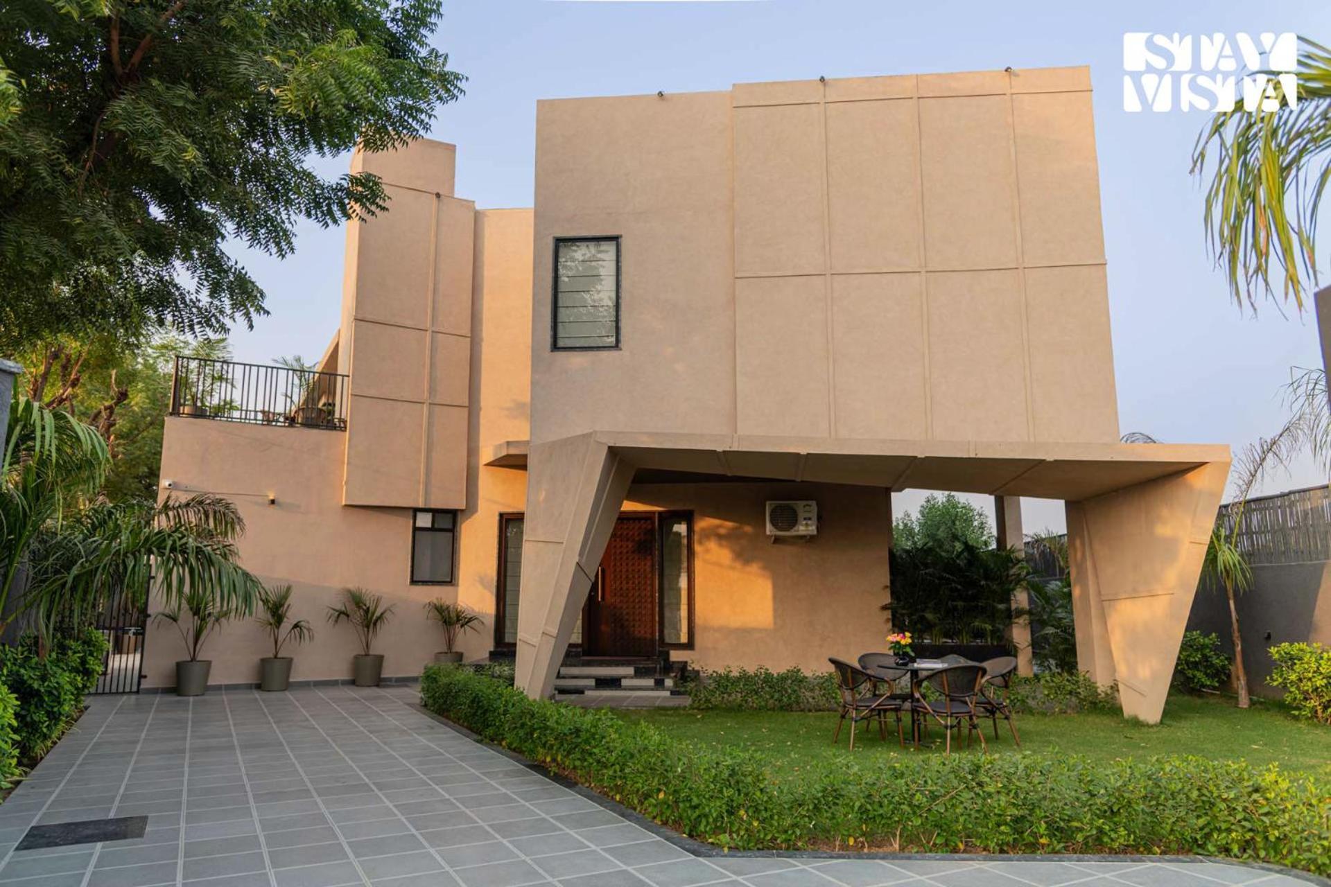 Stayvista At Urban Escape - 2 Pools, Lawn & Wifi Villa Jaipur