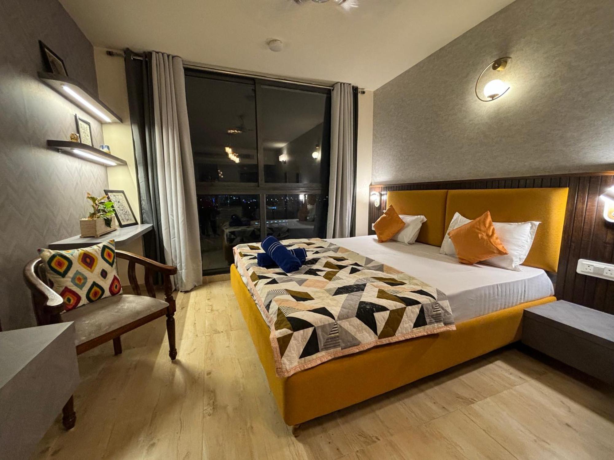 1 Bedroom Luxury With Wifi & Pool Apartment *