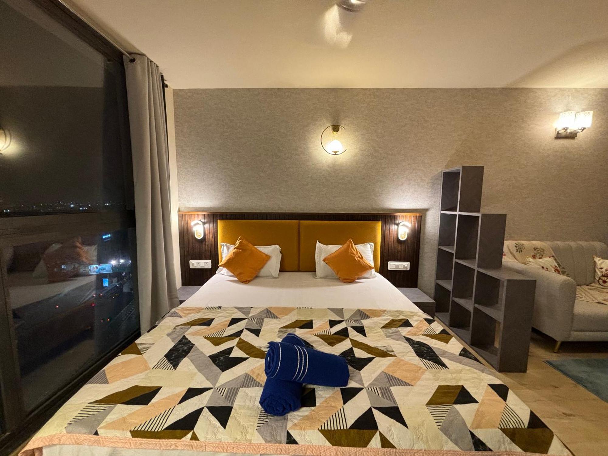 1 Bedroom Luxury With Wifi & Pool *