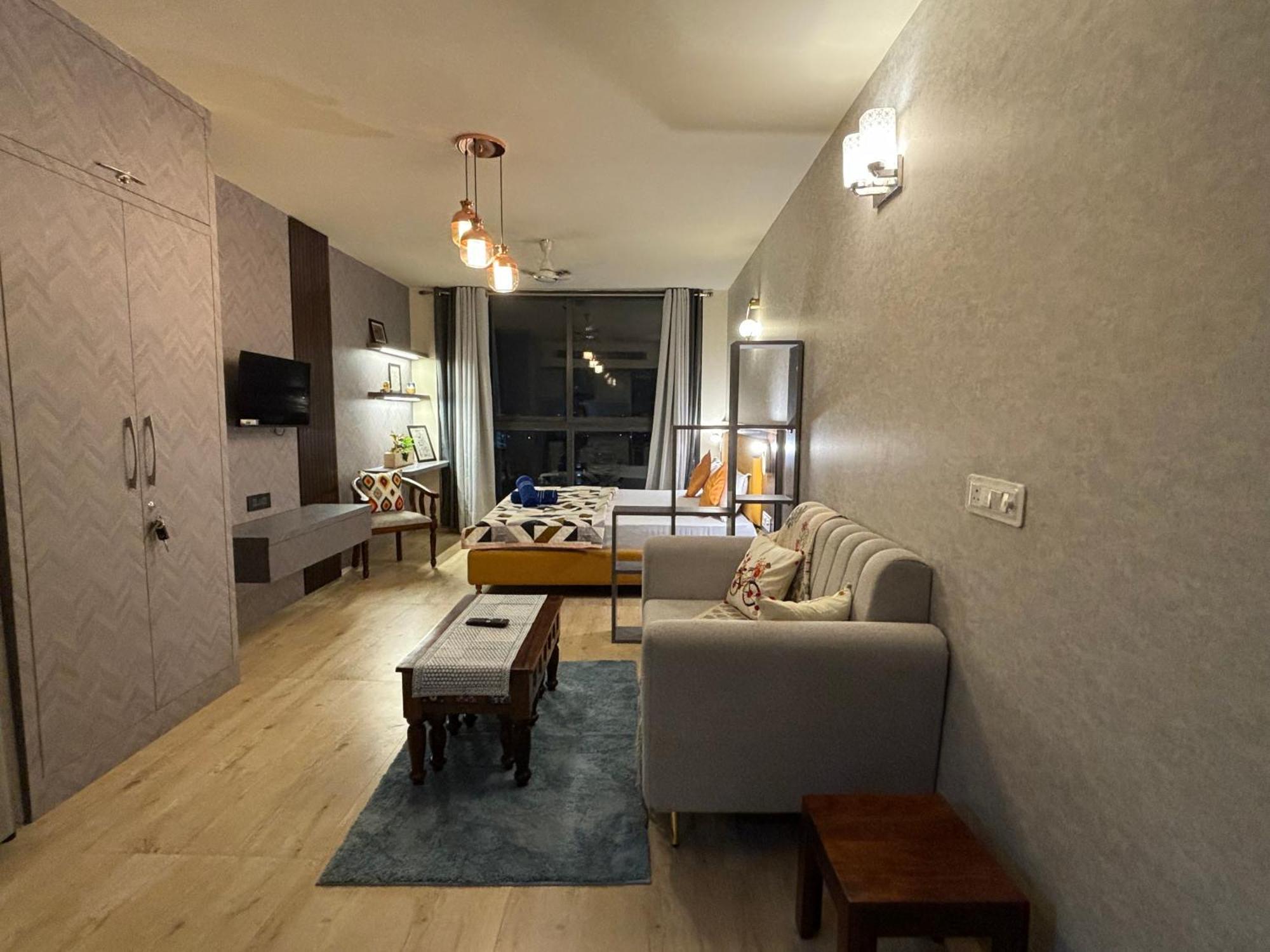 1 Bedroom Luxury With Wifi & Pool Apartment Jaipur