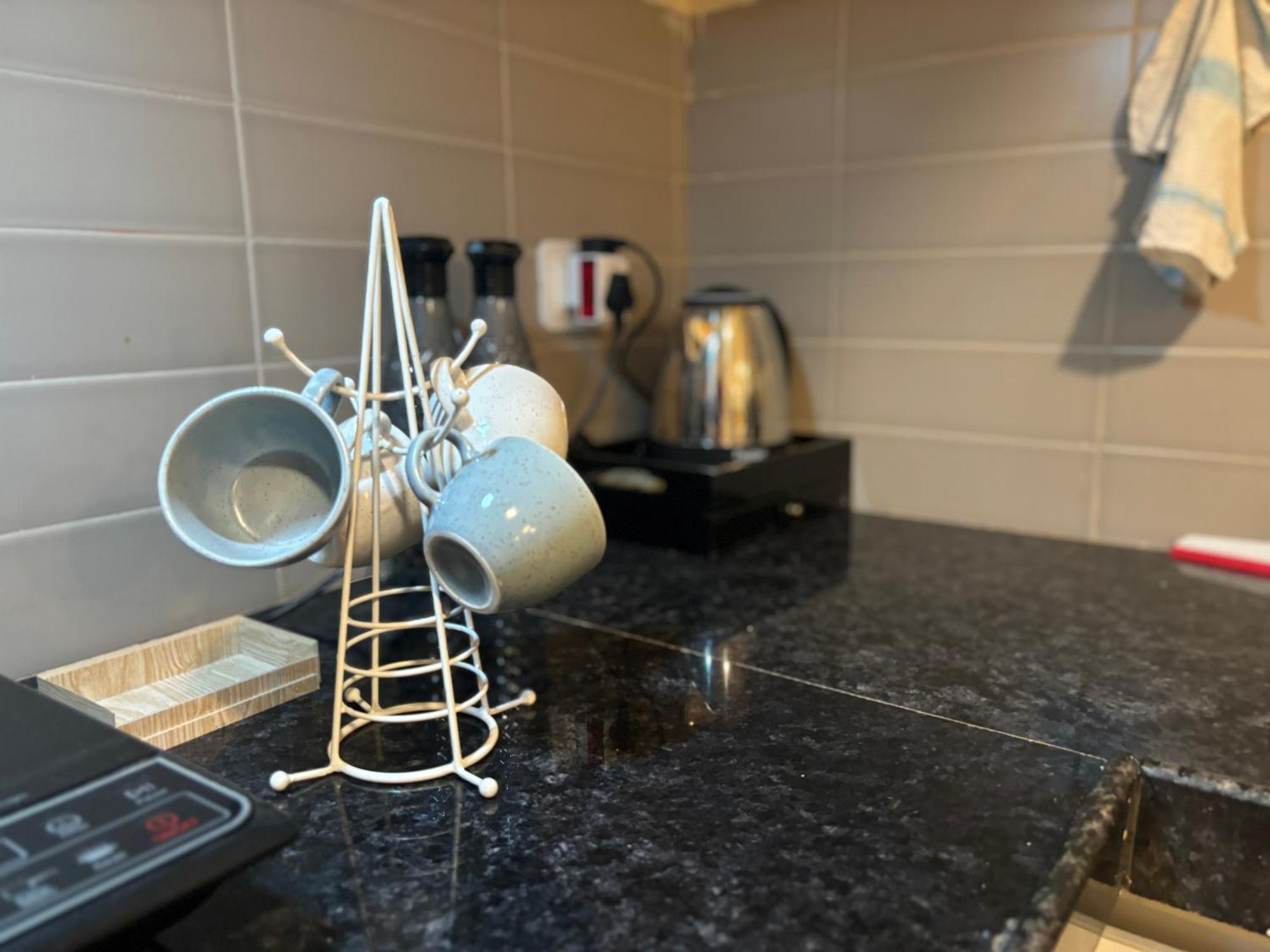 1 Bedroom Luxury With Wifi & Pool Apartment