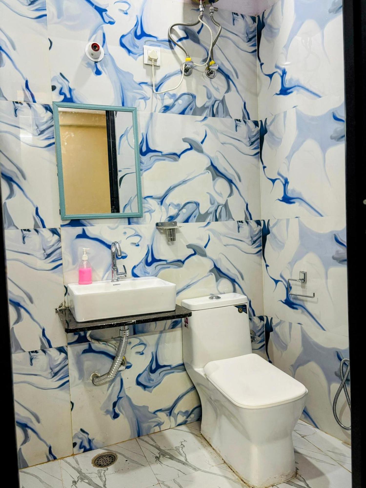 Cozy Near Civil Lines Metro Station *