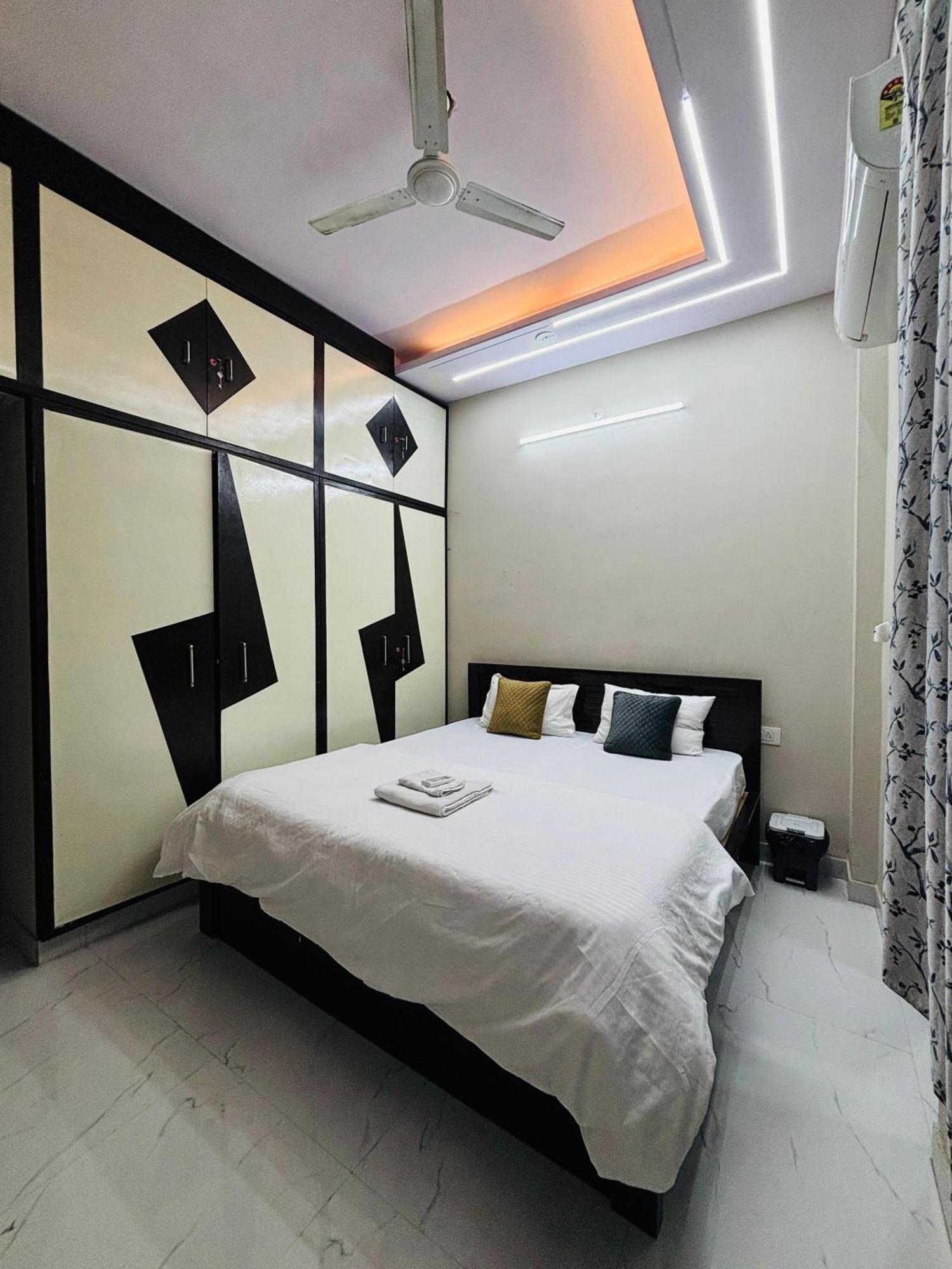 Cozy Near Civil Lines Metro Station