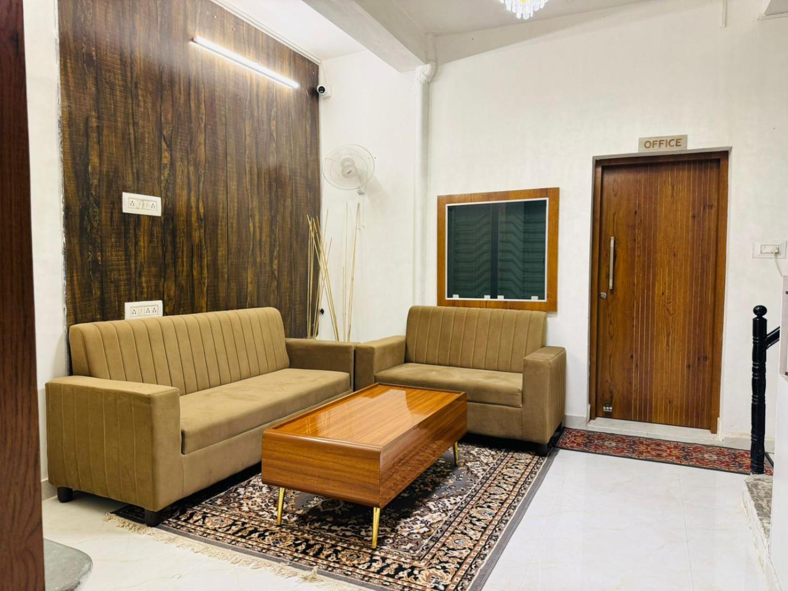 Eco Family Hostel *