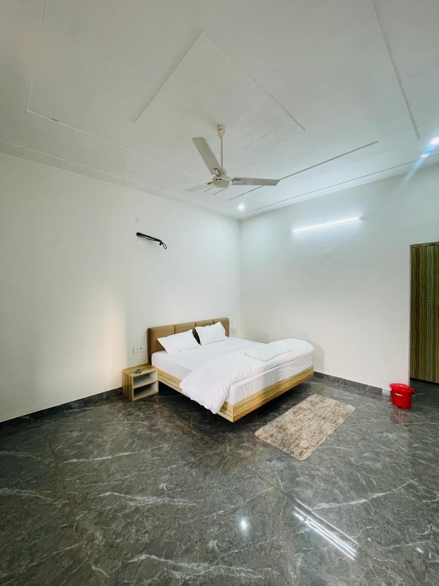 The Hill View - Swimming Pool & Hotel Jaipur