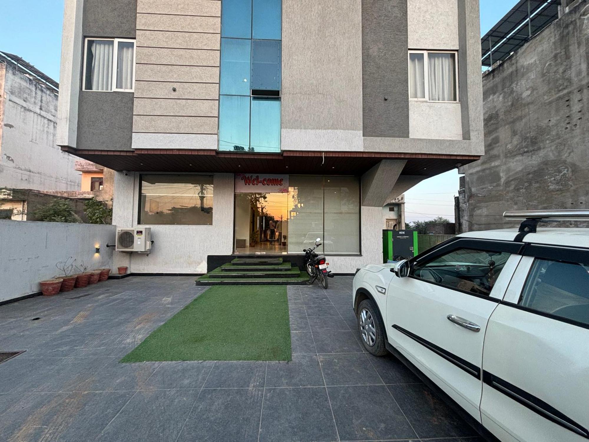 Karma Hotel *