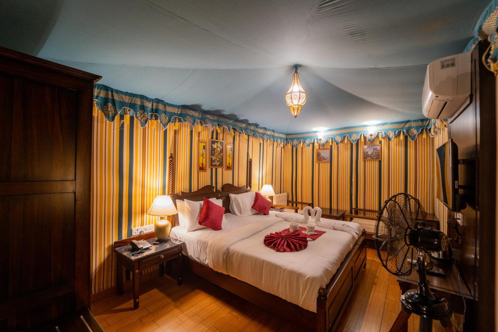 Hotel Theharav