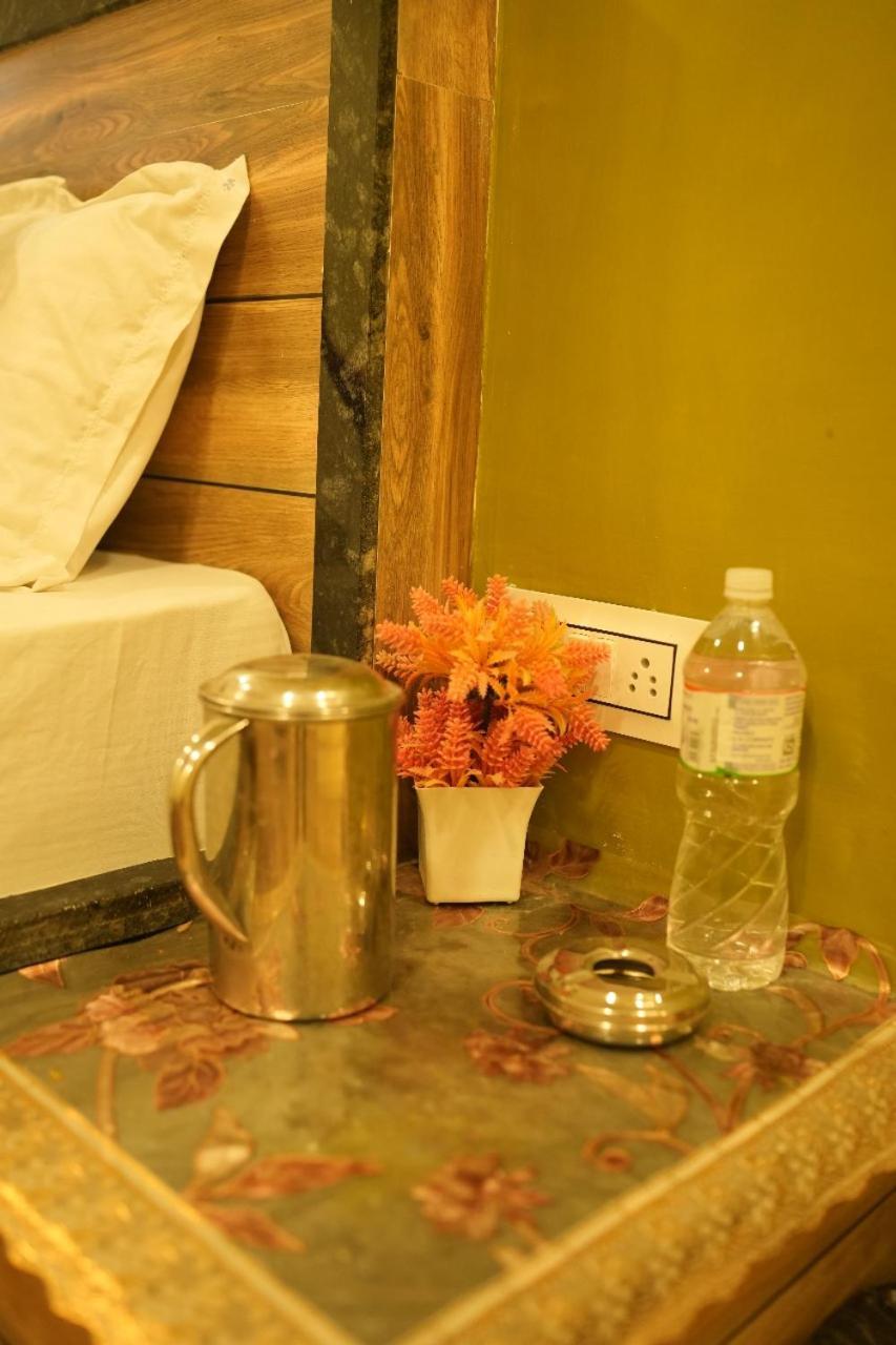Pragati, New Loha Mandi Hotel *