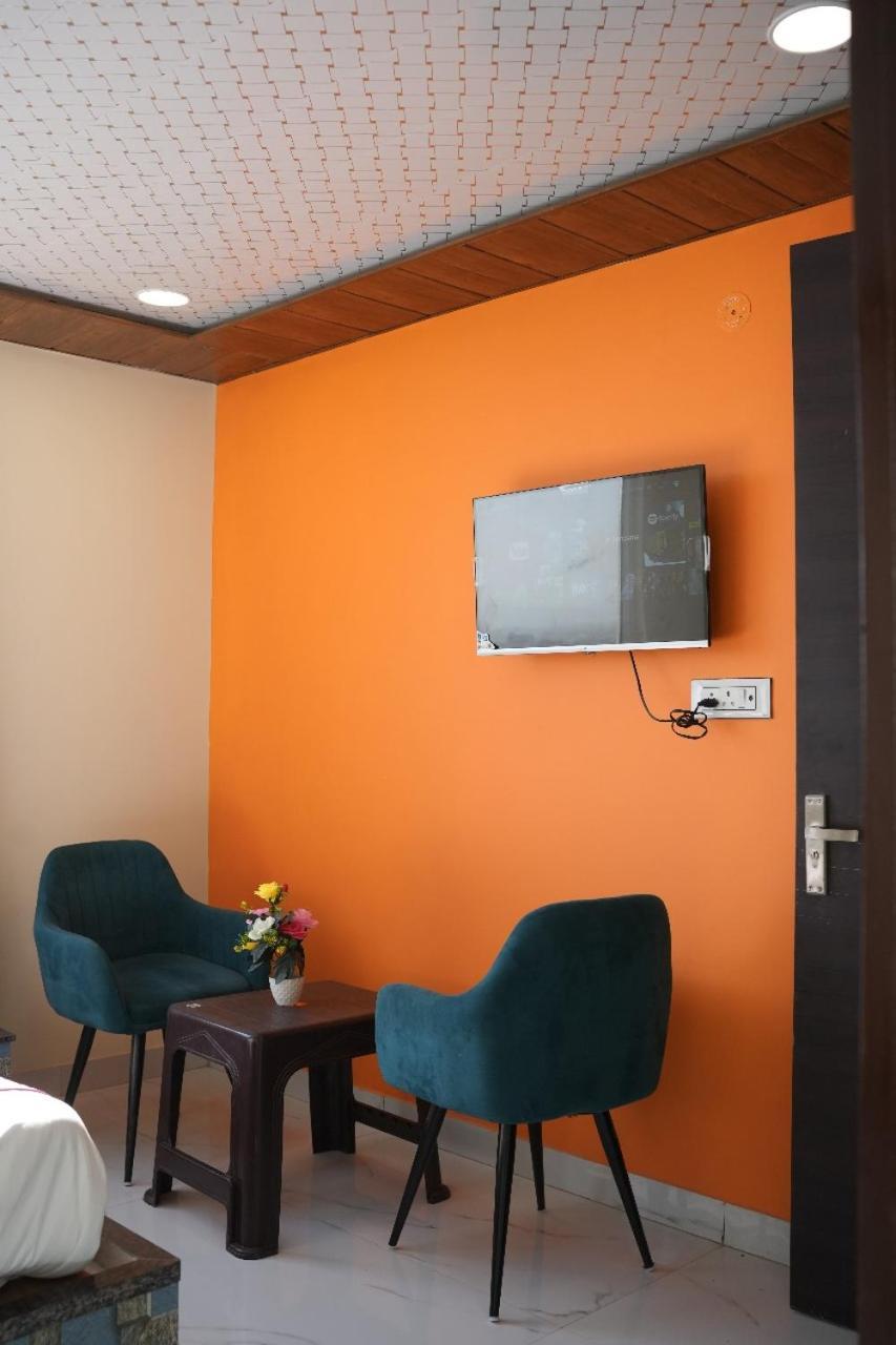 Hotel Pragati, New Loha Mandi