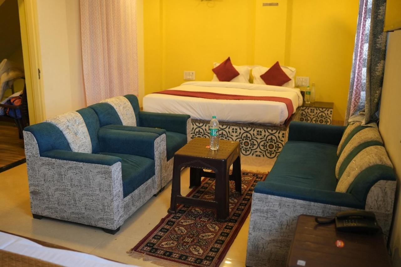 Pragati, New Loha Mandi Hotel