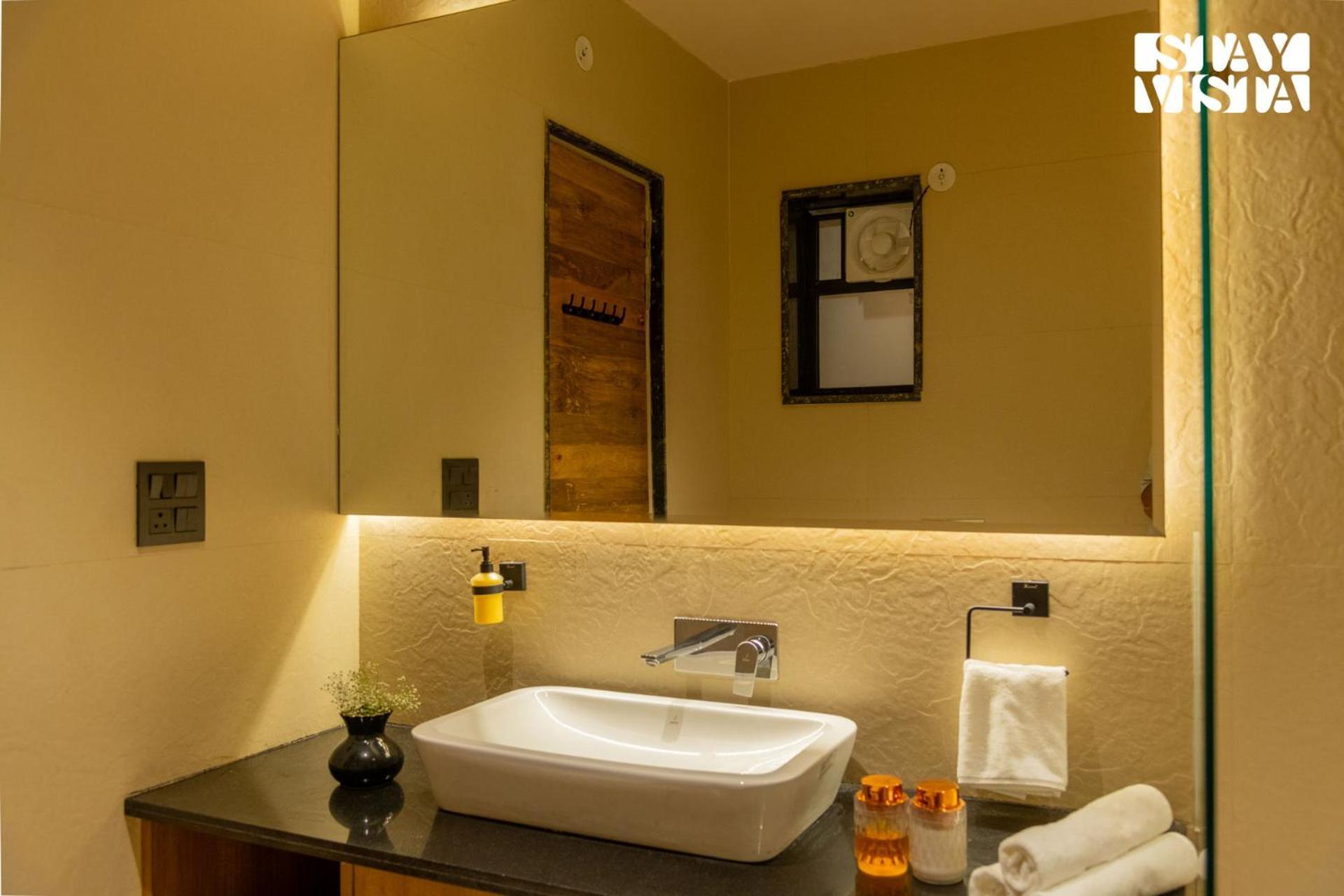 Villa Stayvista At Urban Escape - 2 Pools, Lawn & Wifi Jaipur