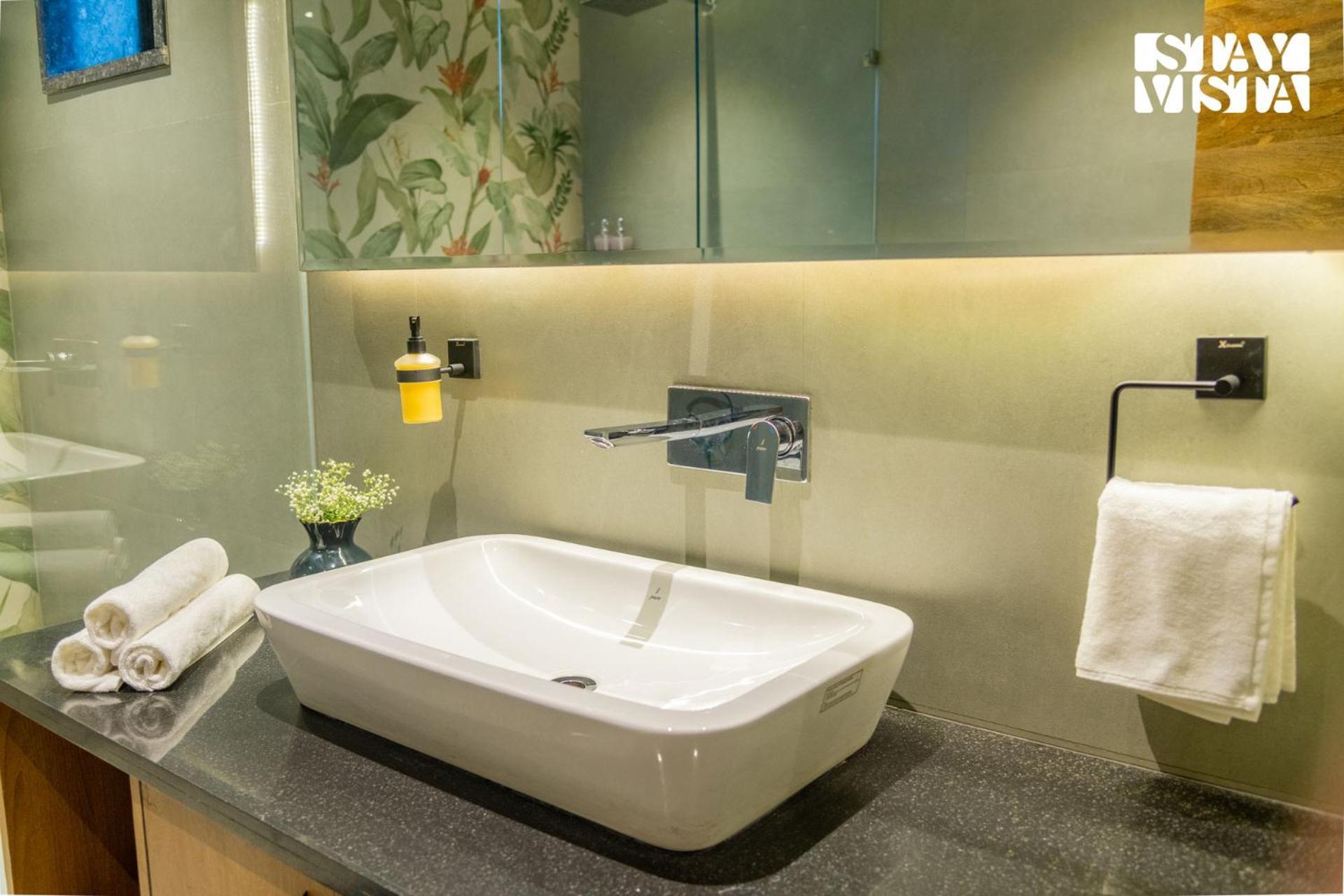 Stayvista At Urban Escape - 2 Pools, Lawn & Wifi * Jaipur
