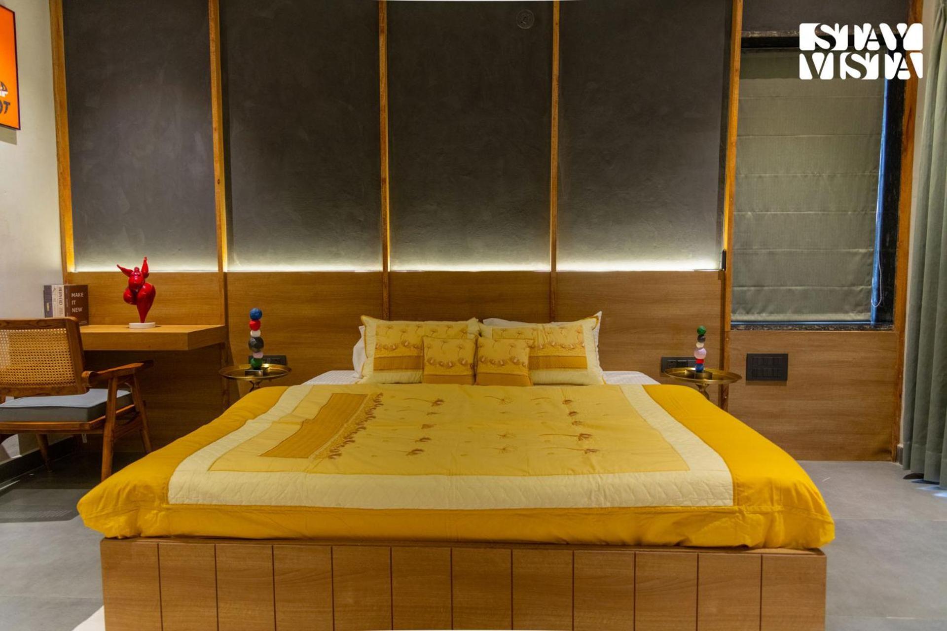 Villa Stayvista At Urban Escape - 2 Pools, Lawn & Wifi Jaipur