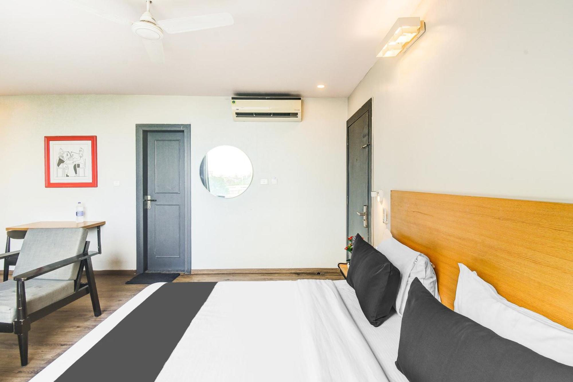 Hotel Super Townhouse Tonk Road Near Gandhi Nagar Railway Station 4*