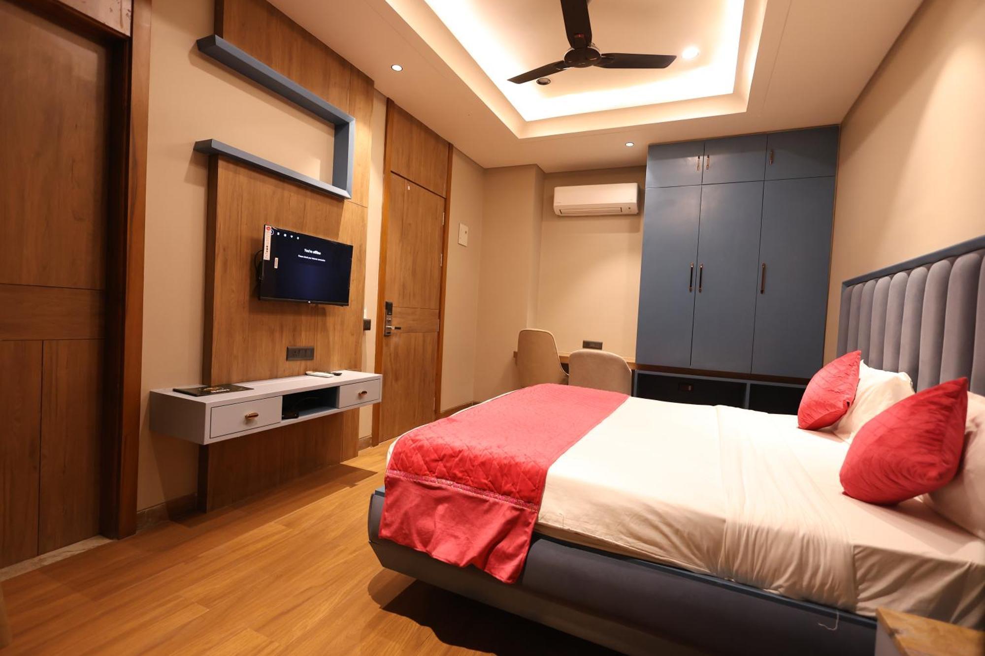 Hotel The Heeraj