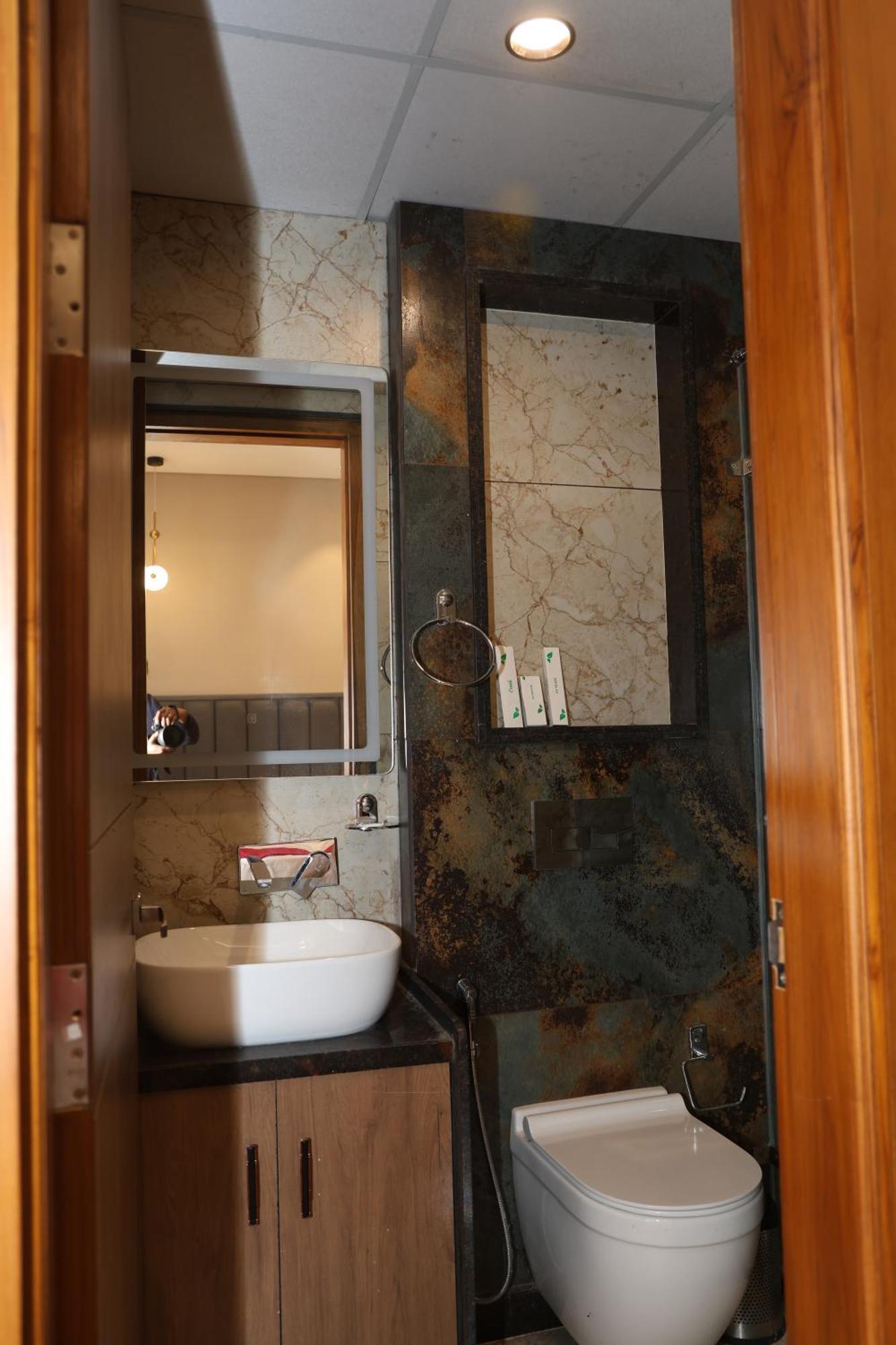 The Heeraj Hotel 3*