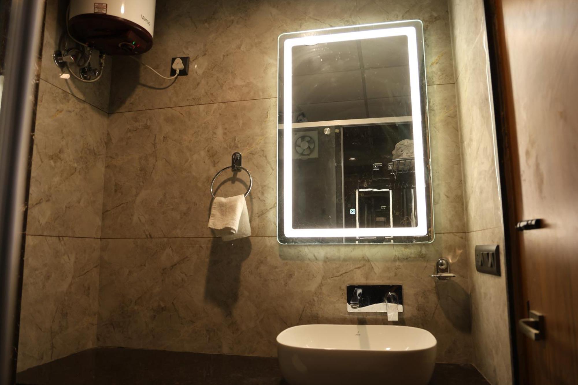 Hotel The Heeraj Jaipur