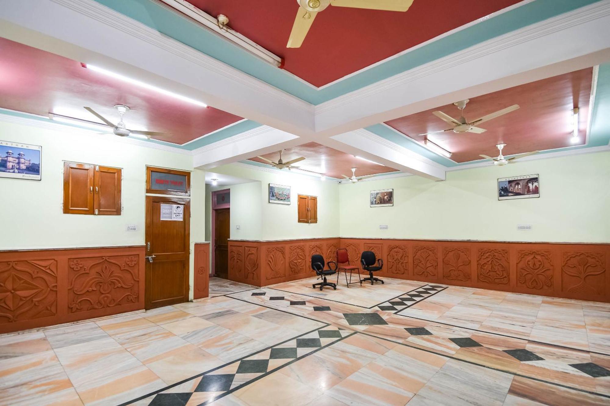 Spot On Red Tomato Hotel Jaipur