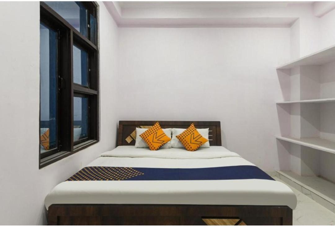 Raj 2 Hotel *