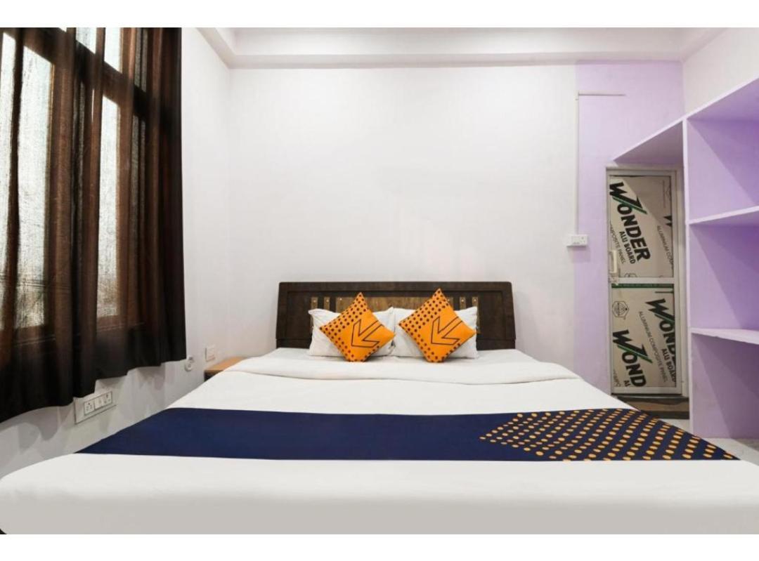 Raj 2 Hotel *