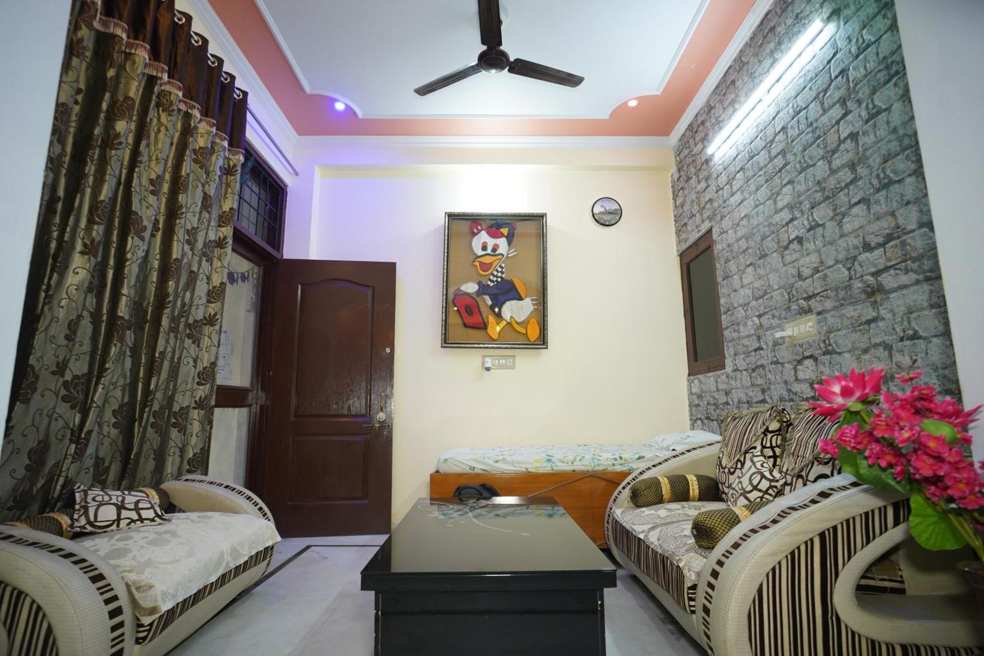 Om Trance Hostel