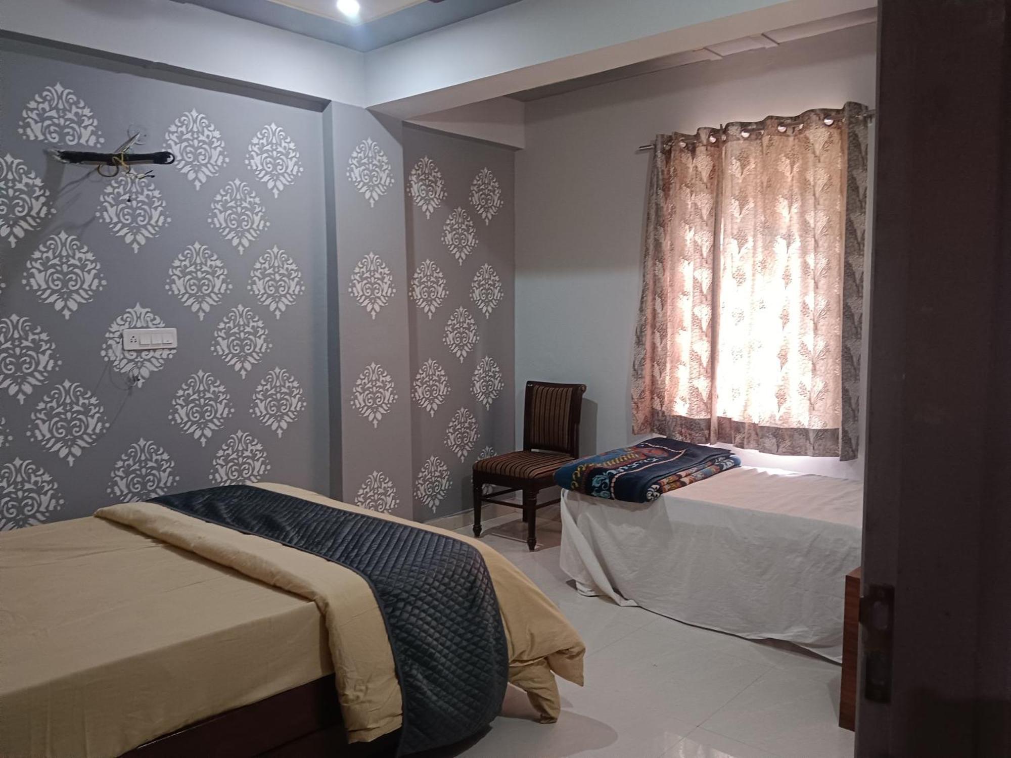 Hotel Radhika 2*