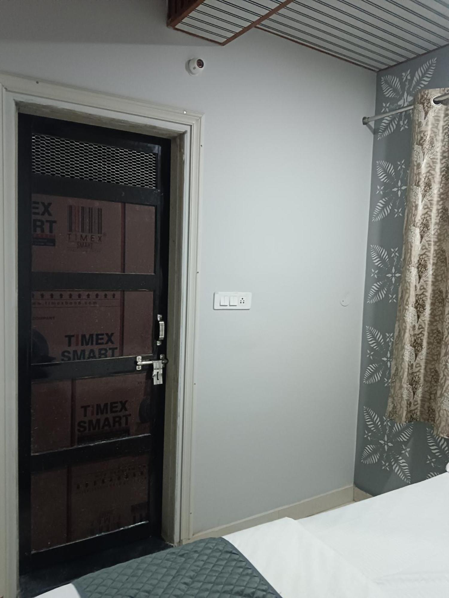 Radhika Hotel 2*