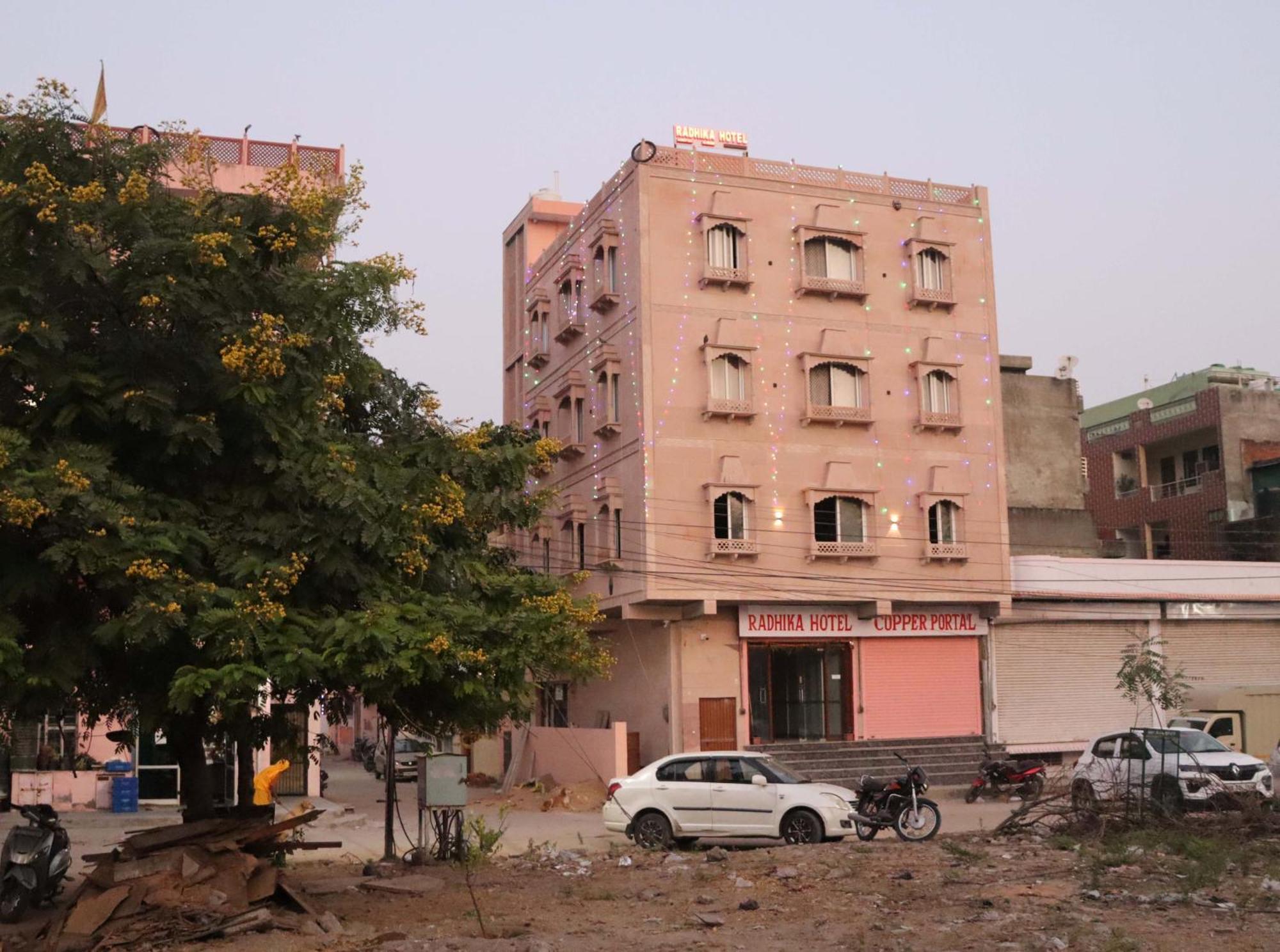 Hotel Radhika