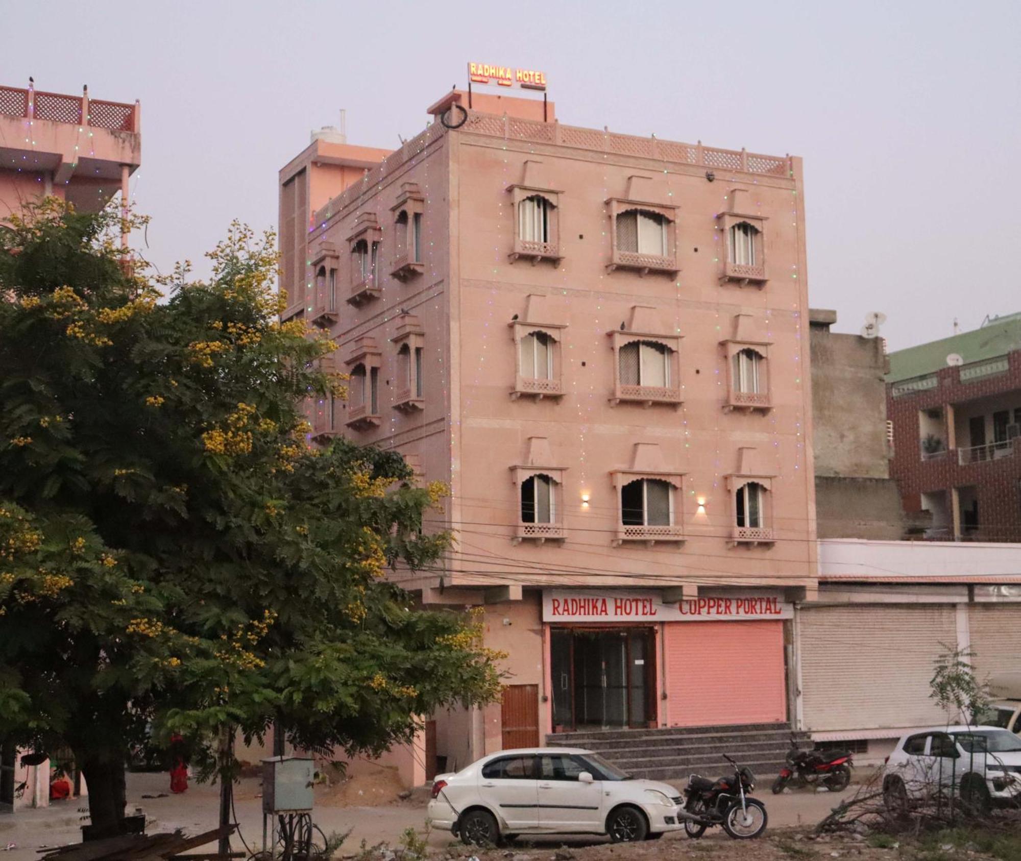 Hotel Radhika 2*