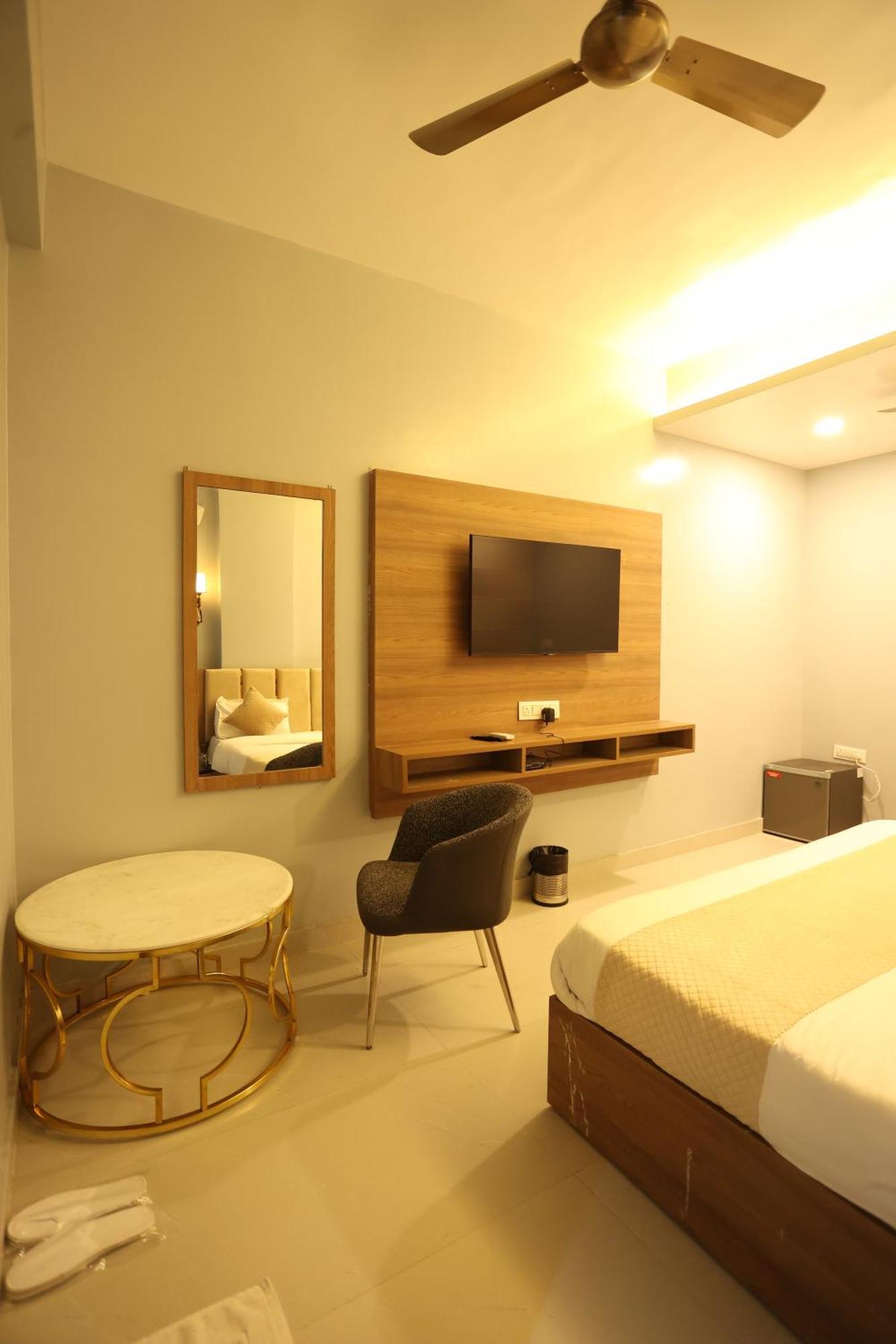 Trinay Hotel *