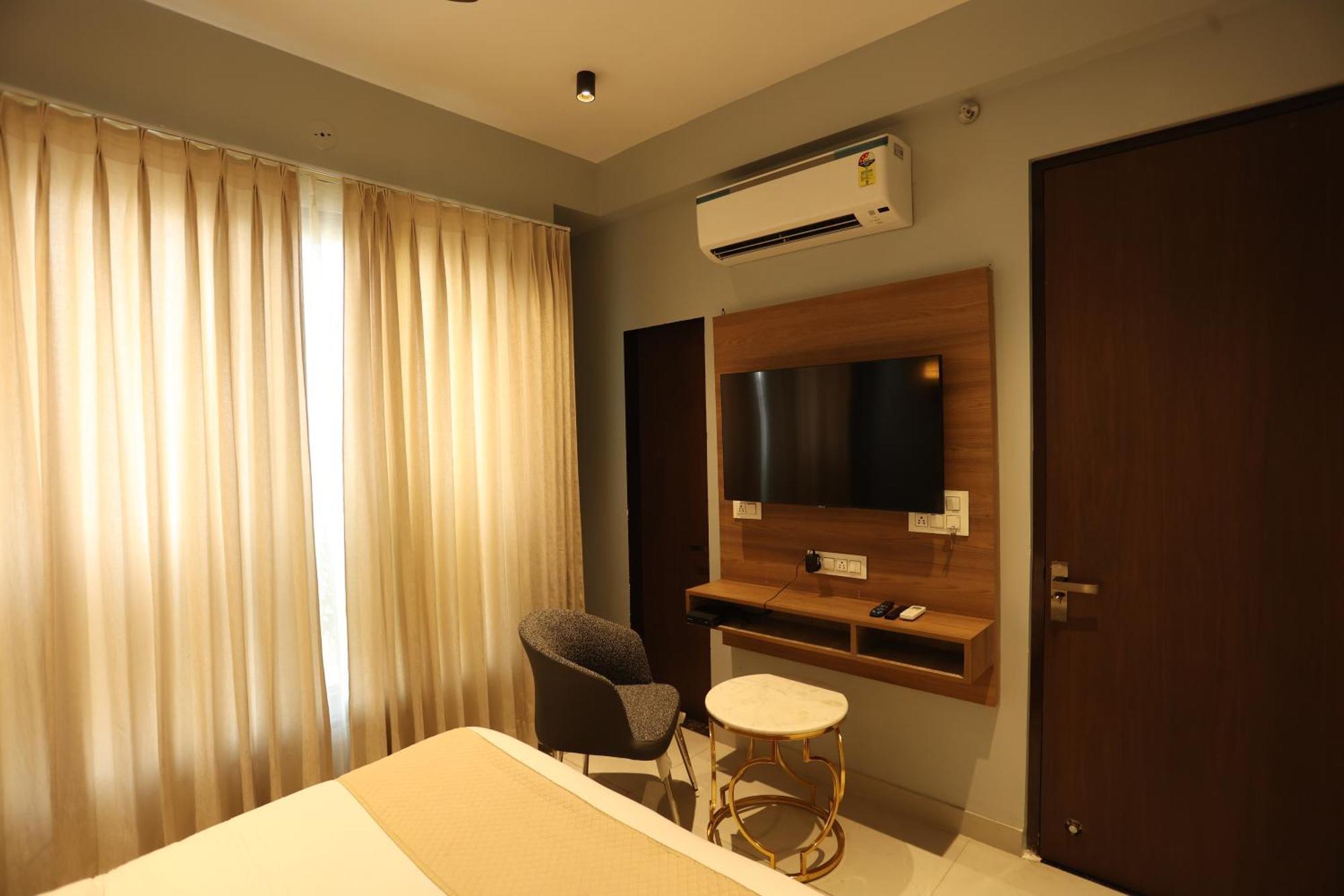 Trinay Hotel *