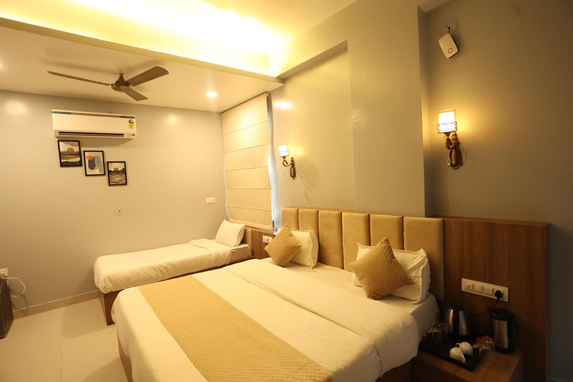 Trinay Hotel