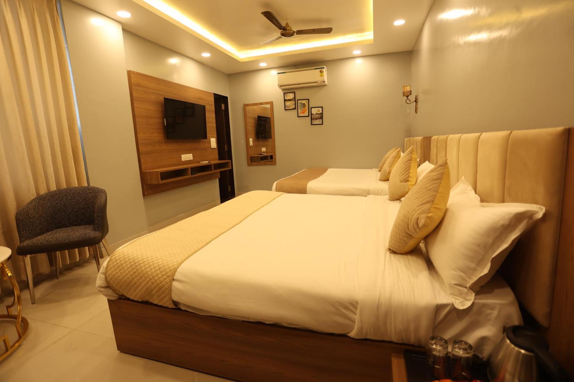 Trinay Hotel *