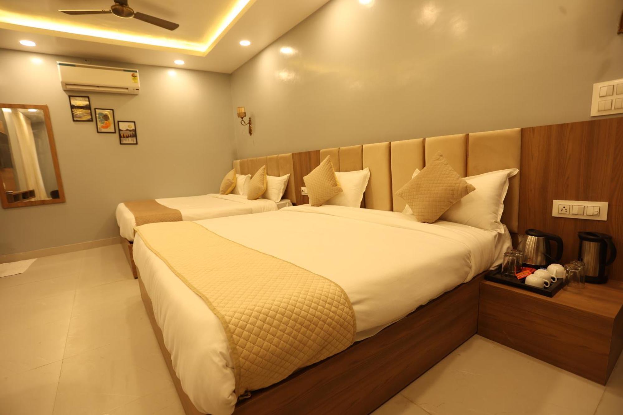 Trinay Hotel *
