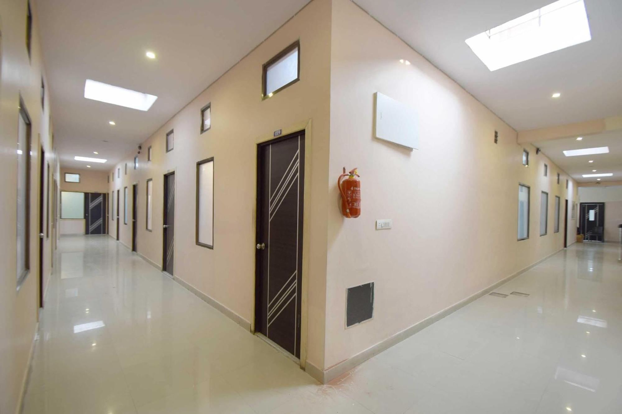 O Yash Meridion Hotel
