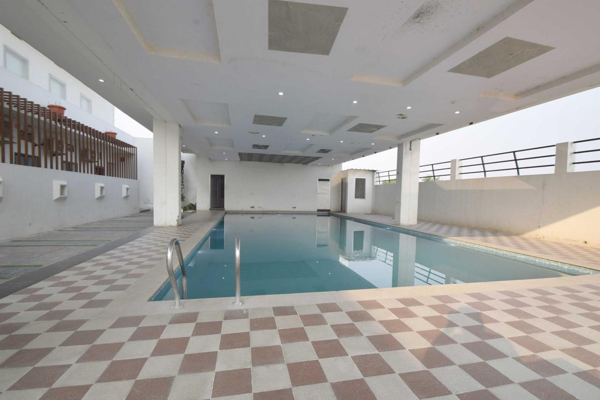 O Yash Meridion Hotel