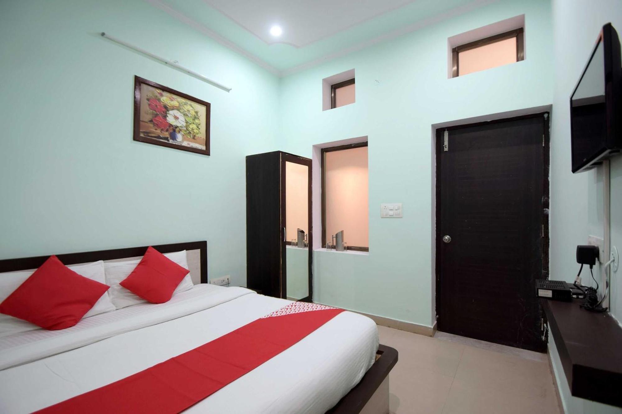 O Yash Meridion Hotel 4*